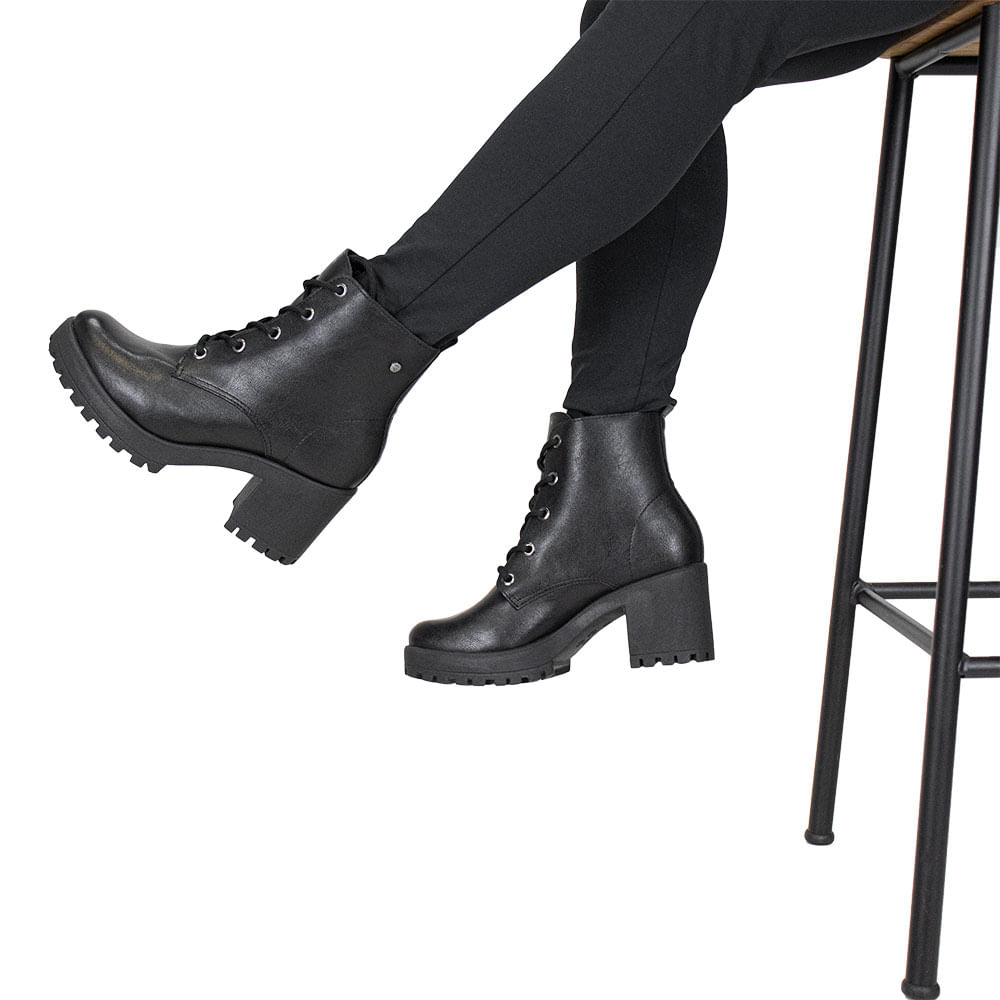 Bota-Feminina-Coturno-Ramarim-2456121-1456121_001-02.jpg