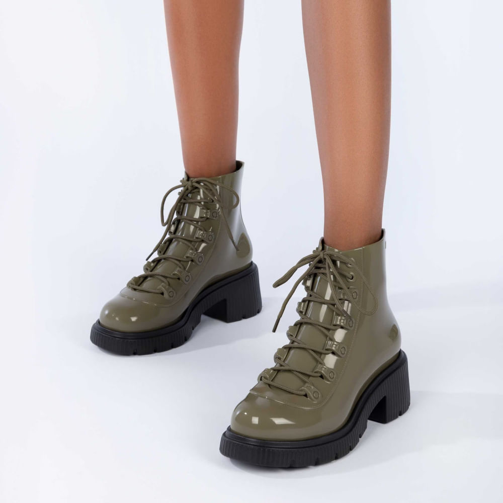 Melissa Cosmo Boot 33594 OLIVA 01 | Clovis Calçados